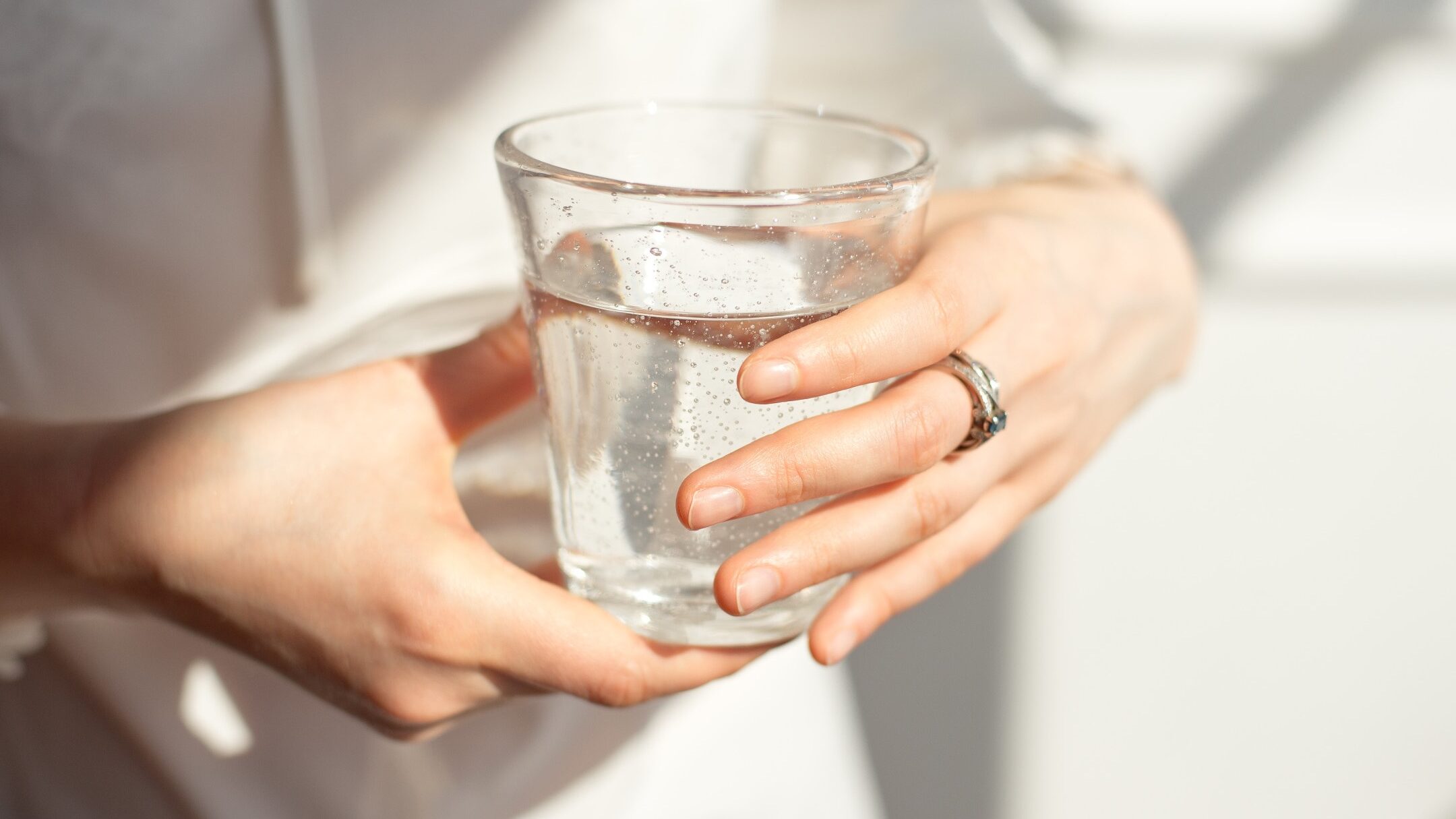 Can You Clean Glasses with Kleenex? Pros and Cons Explained